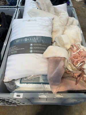 Lot 1993 - Pallet box (not included) containing mixed...