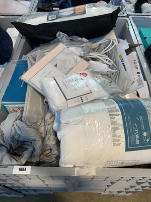 Lot 1994 - Pallet box (not included) containing mixed...