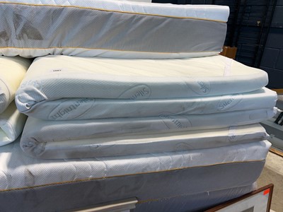 Lot 1210 - Silent Night mattress topper