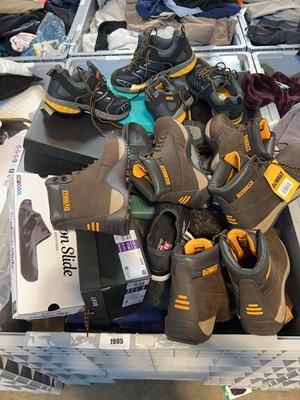 Lot 1995 - Pallet box (not included) containing mixed...