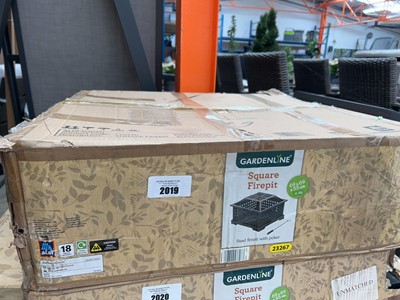 Lot 2019 - Boxed square metal decorative garden fire pit