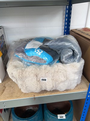 Lot 2048 - 3 pet beds of various styles