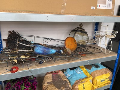 Lot 2062 - Bay of decorative garden metal wall art...