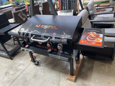 Lot 2066 - Blackstone 4 burner gas griddle (damage to...