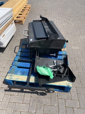 Lot 2067 - Pallet containing a disassembled Blackstone 4...