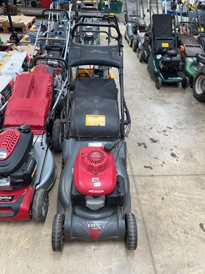 Lot 2303 - Honda HRX476 self propelled petrol lawnmower...