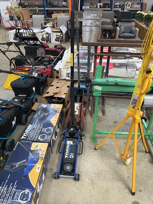 Lot 2338 - Unboxed Torin 2.5 ton steel floor jack