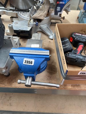 Lot 2356 - Bench mounted vice