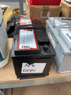 Lot 2365 - 12V car battery