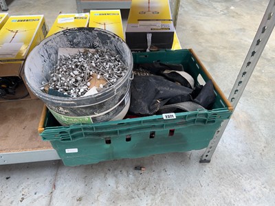 Lot 2371 - Box of mixed items with tub of various screws