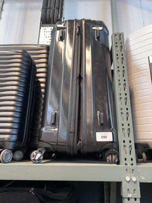 Lot 1292 - Samsonite suitcase in black