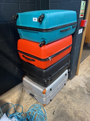 Lot 1299 - 4 various suitcases with defects