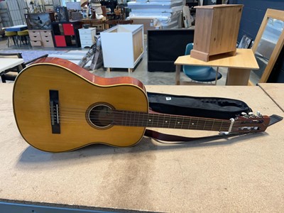 Lot 1500 - Acoustic guitar with carry case