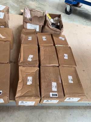 Lot 2410 - 11 boxes of various size heavy duty bolts