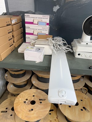 Lot 2435 - 3 Knightsbridge LED brick lights with 2...