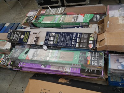 Lot 2459 - Pallet containing mixed style Golden Select...
