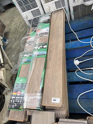 Lot 2461 - 5 packs of Golden Select water resistant...