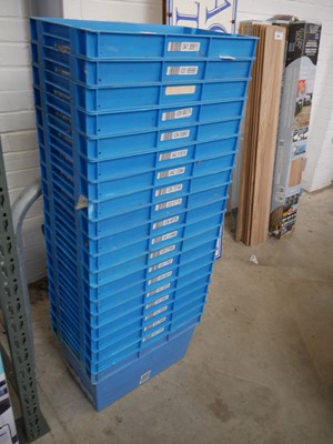 Lot 2494 - 20 blue stacking crates
