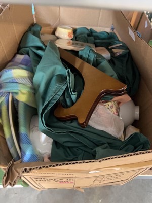 Lot 1314 - Box containing of ceramics