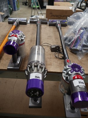 Lot 2541 - Dyson V10 cordless stick vacuum cleaner with...