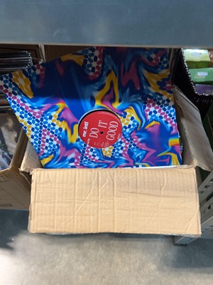 Lot 1336 - Box containing 12" vinyl records incl. Mr....