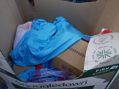 Lot 2598 - Pallet box containing outdoor childrens...