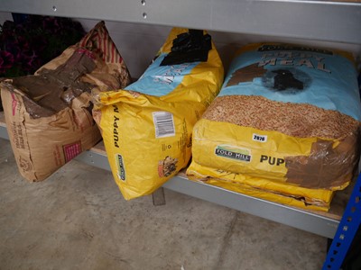 Lot 2076 - 4 large bags of puppy feed