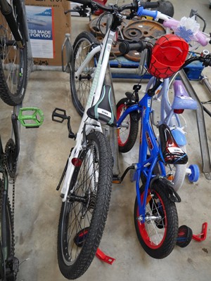 Lot 2584 - Childs North Rock mountain bike in white and...