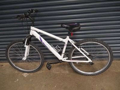 Lot 2580 - Ladies mountain bike in white
