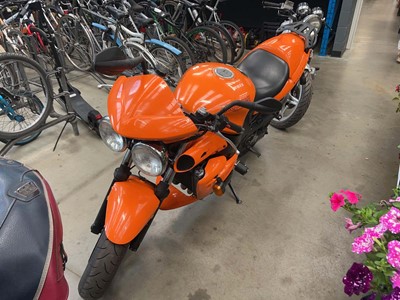 Lot (VX04 BJJ) 2004 Triumph Speed Four motorbike...