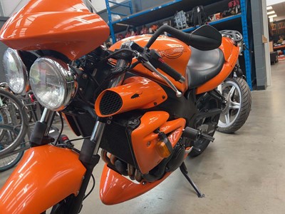 Lot (VX04 BJJ) 2004 Triumph Speed Four motorbike...
