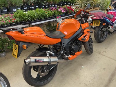 Lot (VX04 BJJ) 2004 Triumph Speed Four motorbike...