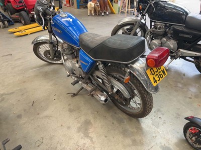 Lot (OJO 436W) 1981 Suzuki GS250T motorbike in...