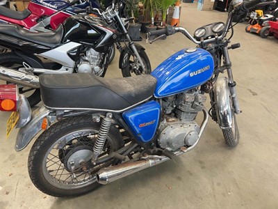 Lot (OJO 436W) 1981 Suzuki GS250T motorbike in...