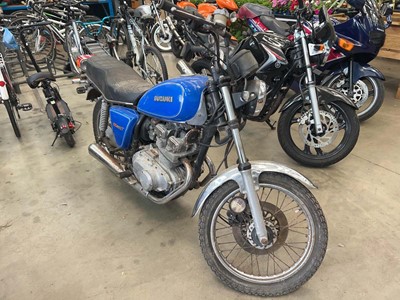 Lot (OJO 436W) 1981 Suzuki GS250T motorbike in...