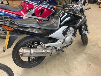 Lot 4016 - (AV09 TLU) 2009 Yamaha YBR250-07 motorbike in...