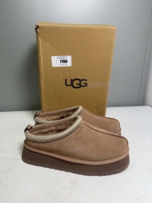 Lot Ugg UK8 tazz II slippers in tan - boxed