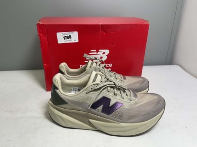 Lot New Balance UK9.5 fuel cell trainers in beige -...