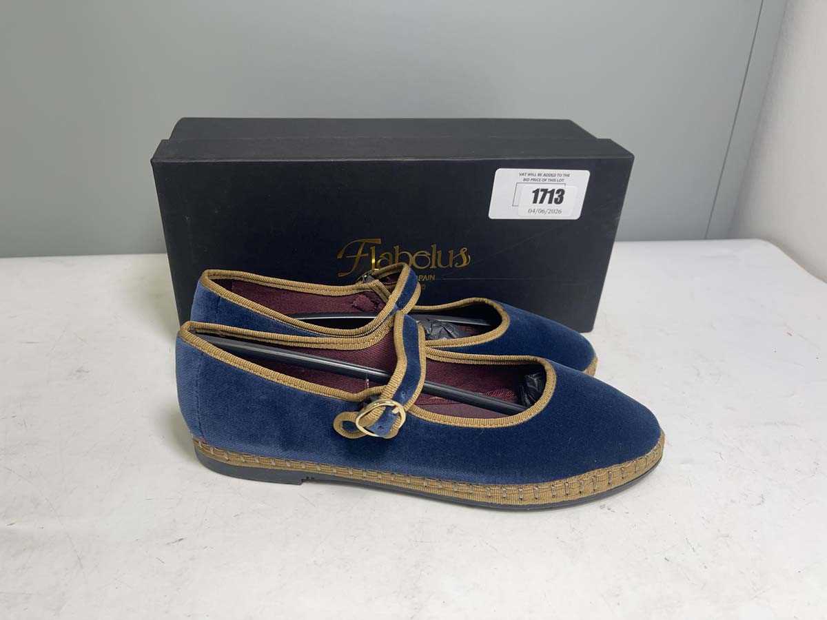 Lot Flabelus EU38 mary janes in navy - boxed