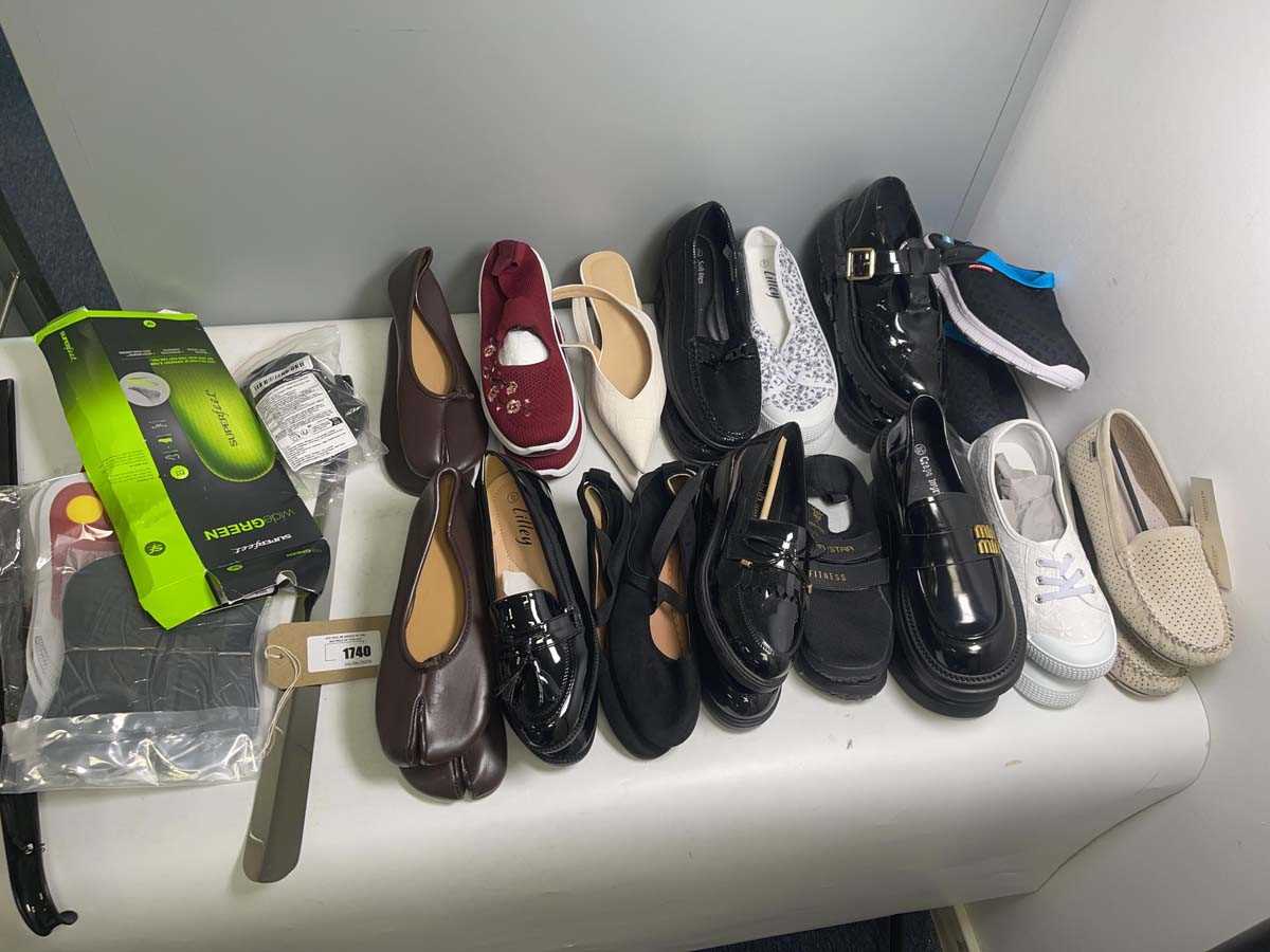 Lot 15x Pairs of shoes in various styles to...