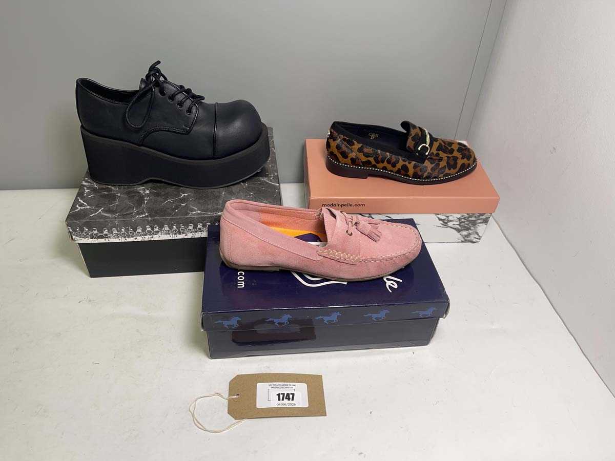 Lot 3x Boxed pairs of shoes to include Moda in...