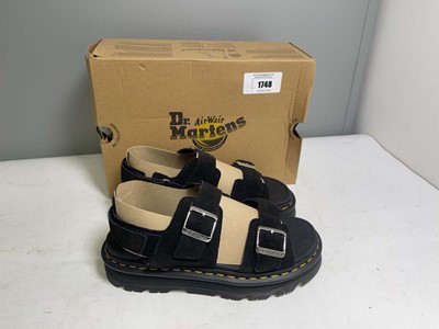 Lot Dr Martens UK8 zebzag sandals in black - boxed