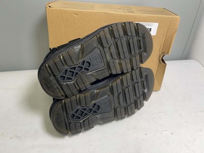 Lot Dr Martens UK8 zebzag sandals in black - boxed