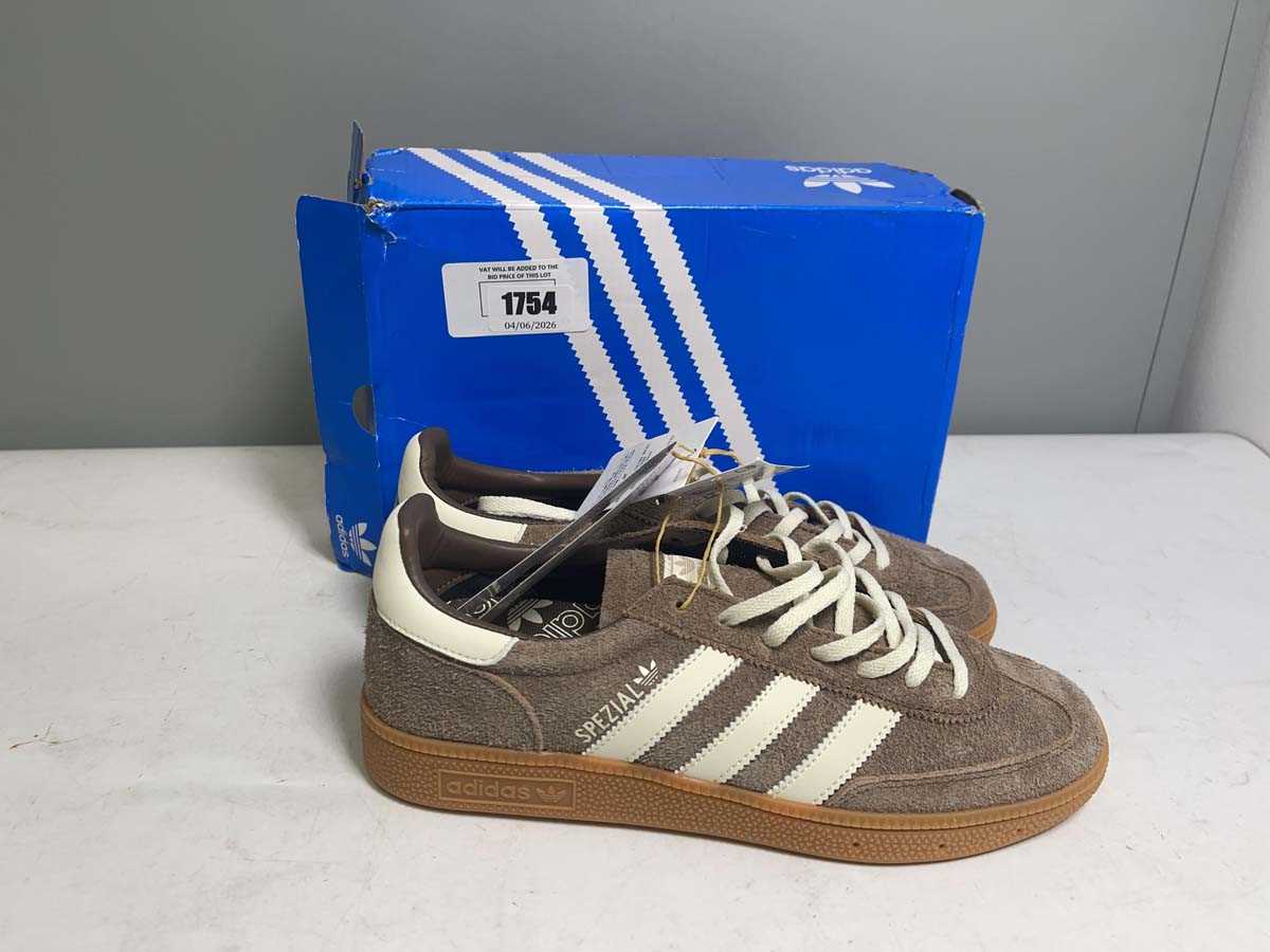Lot Adidas UK7 handball spezial trainers in light...