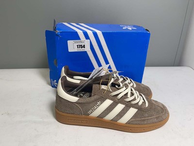 Lot Adidas UK7 handball spezial trainers in light...