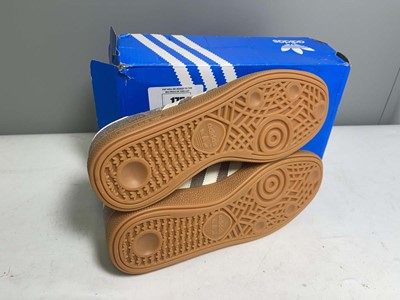 Lot Adidas UK7 handball spezial trainers in light...