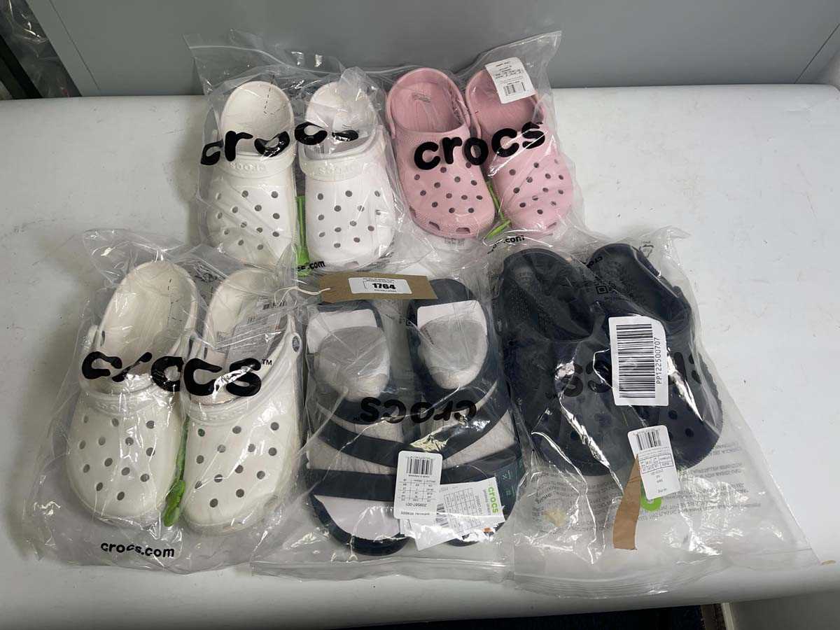 Lot 5x Pairs of Crocs in various styles and sizes