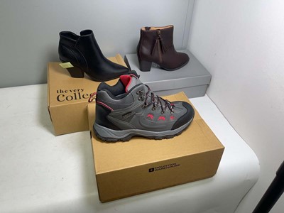 Lot 3x Boxed pairs of boots to include Vionic UK7,...