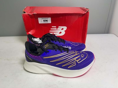 Lot New Balance UK8 fuel cell trainers in purple -...