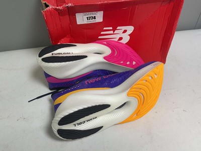 Lot New Balance UK8 fuel cell trainers in purple -...